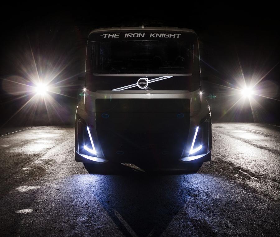  Volvo The Iron Knight 2016 года  (фото 5 из 8)